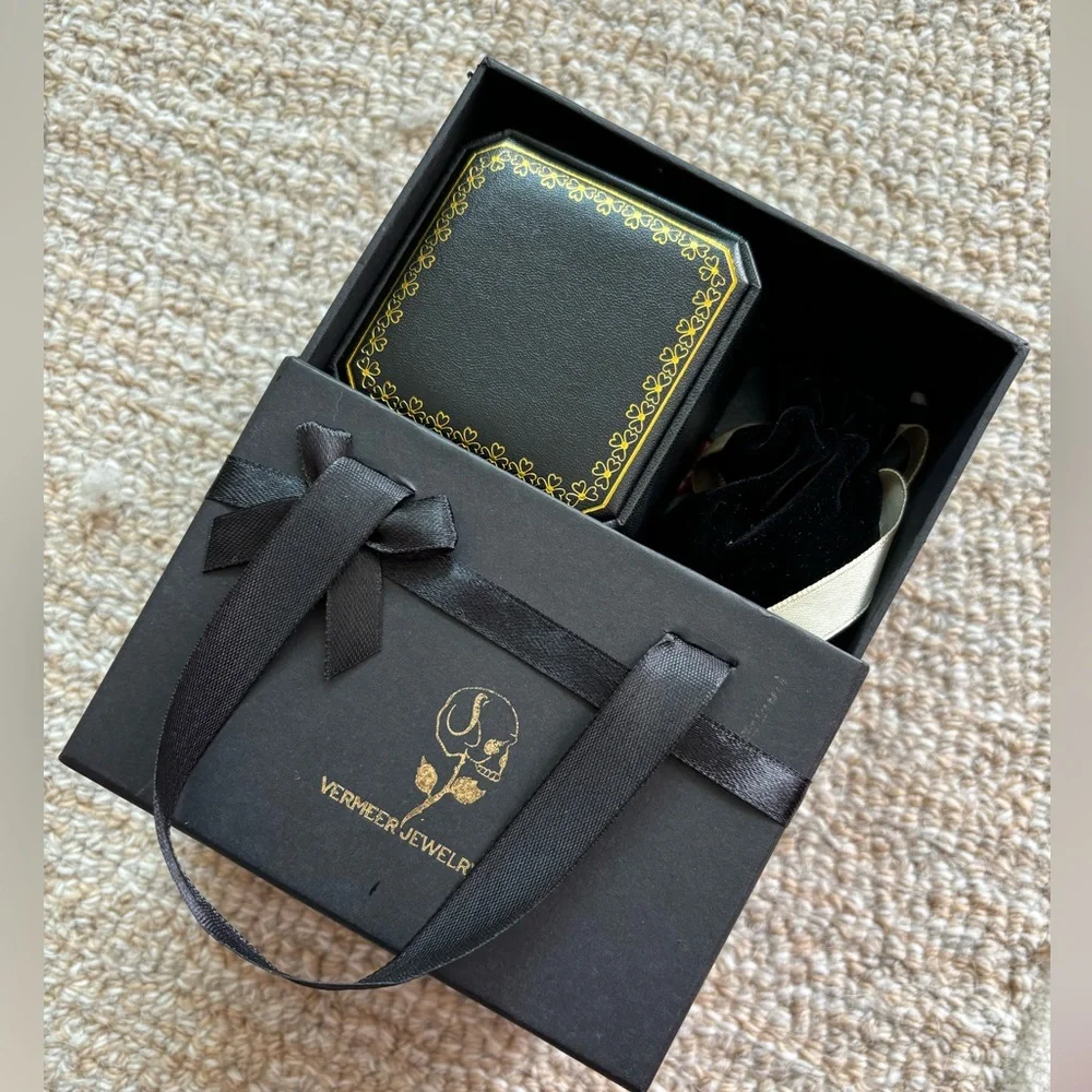 Pearl Skull Ring with box and bracelet - Picture 5 of 14